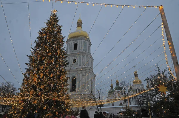 2016 Kievdecember Sofiyskaya 広場に国の主要なクリスマス ツリー — ストック写真