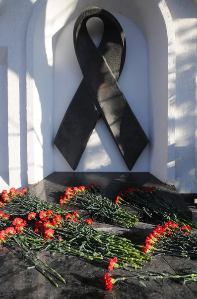 Nejlikor Monumentet Rött Band Monument Till Hiv Aids Patienter Åtgärden — Stockfoto