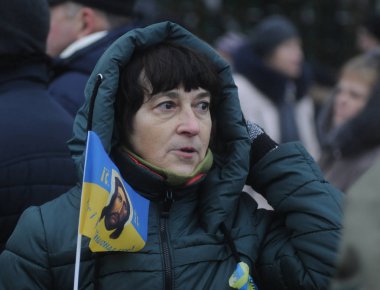 Kiev, Ukrayna Ortodoks United Konseyi kiliselerde tutan 15 Aralık 2018 vesilesiyle Ayasofya Meydanı'nda toplanan insanlar