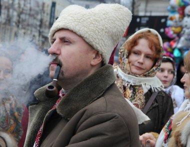 Yıldız ile Noel alayı katılımcıların Kiev, 7 Ocak 2018 sermaye bu gün yıldızlar ve ortak Carol ile Noel alayı barındırılan..