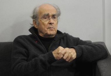 Bir basın toplantısı sırasında Kiev, 11 Aralık 2015 Fransız besteci, piyanist, aranjör, orkestra şefi ve şarkıcı Michel Legrand