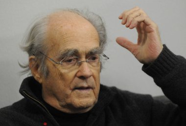 Bir basın toplantısı sırasında Kiev, 11 Aralık 2015 Fransız besteci, piyanist, aranjör, orkestra şefi ve şarkıcı Michel Legrand