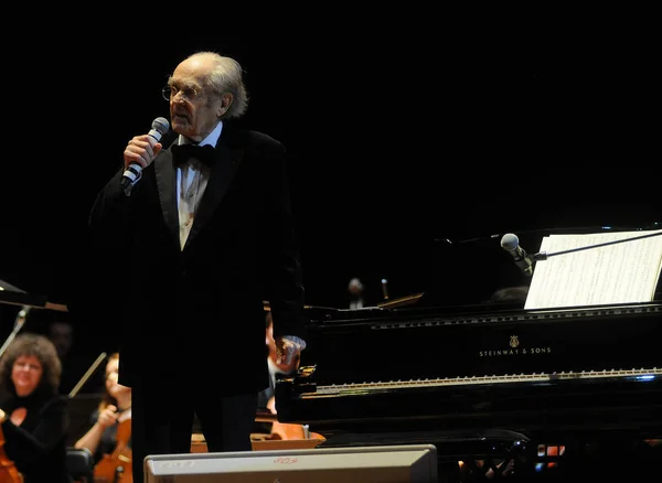 Kompozytor Aranżer Pianista Dyrygent Michel Legrand Podczas Koncertu Kijowie Grudnia — Zdjęcie stockowe