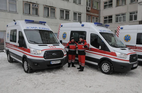 Передачі Нових Сучасних Автомобілів Медична Допомога Надзвичайна Швидкої Медичної Допомоги — стокове фото