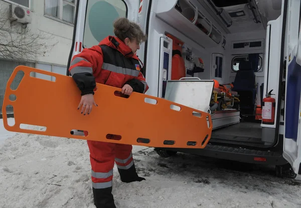 Overførsel Nye Moderne Biler Akut Ambulance Lægehjælp Til Medicinske Institutioner - Stock-foto