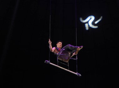 Acrobat uluslararası Almanca sirk programı 