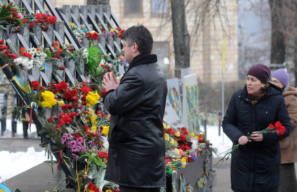 Laying flowers at the Alley of Heroes of the Heavenly Hundreds in Kiev, February 20, 2018. Memorial events for the Day of Heroes of the Heavenly Hundreds are held in Kiev on February 18-20