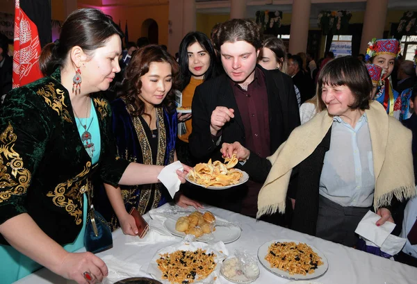 Учасники Святкування Міжнародного Дня Navruz Приміщенні Київської Міської Державної Адміністрації — стокове фото