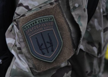 Kiev, 14 Mart 2018 T gönüllü Ukraynalı Kolordu doğru sektörünün Chevron avcı