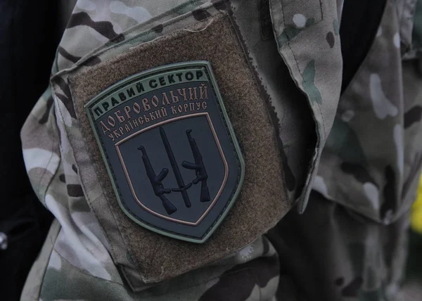 Chevron Μαχητής Του Σώματος Εθελοντών Ουκρανικά Σωστό Τομέα Στο Κίεβο — Φωτογραφία Αρχείου