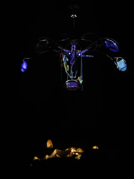 2019年3月30日 在基辅索菲亚广场举行的 乌克兰法国之春 音乐节开幕式开幕式上 法国队 图塞快车 的空中马戏团街头表演 — 图库照片