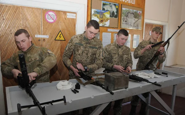Ukrayna Silahlı Kuvvetleri Motorlu Piyade Tugayı Askerleri Divichki Eğitim Merkezinde — Stok fotoğraf