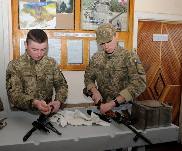 Ukrayna Silahlı Kuvvetleri Motorlu Piyade Tugayı Askerleri Divichki Eğitim Merkezinde — Stok fotoğraf