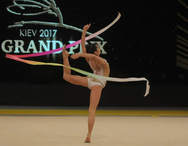 Gymnasta Provádí Během Mezinárodních Soutěží Rytmické Gymnastice Grand Prix Deryugina — Stock fotografie