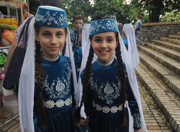 Meninas Trajes Tártaros Crimeia Durante Festival Culturas Nacionais Ethnofest Comemoração — Fotografia de Stock