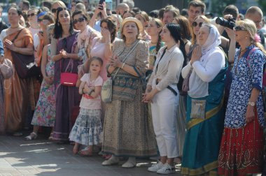 Ratha-Yatra araba festivalikatılımcıları, Kiev, Mayıs 26, 2019. Merkezi unsur ratha, muhteşem dekore edilmiş kubbe şeklinde bir araba, eylem katılımcıların halatlar ile sokak boyunca çekmek.