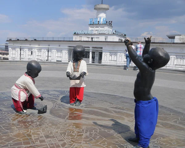 Composition Sculpturale Enfants Qui Laissent Les Navires Enfants Les Fondateurs — Photo