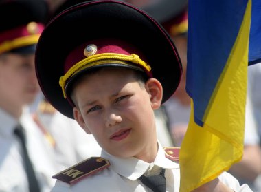 Öğrenciler Kiev ilk Ukraynalı öğrenci öğrenciler için tatil-yayın sırasında Ukrayna bayrakları tutmak, Mayıs 29, 2019