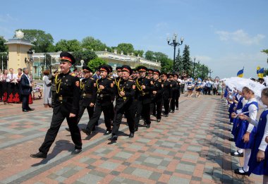 Tatil sırasında öğrenciler-ilk Ukraynalı öğrenci öğrenciler için mezuniyet, Kiev, Mayıs 29, 2019. 