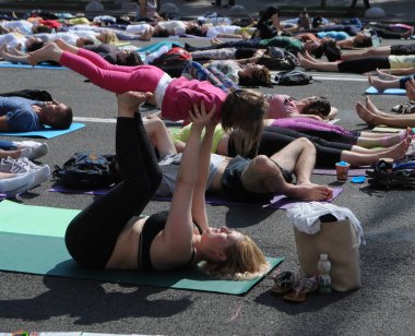 Kiev Khreshchatyk yoga oturumu 