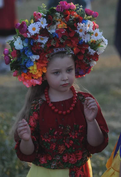 Uma Menina Uma Grinalda Durante Celebração Ivan Kupala Pirogovo Kiev — Fotografia de Stock