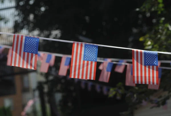 Американські Прапори Під Час Святкування Дня Незалежності Сша Американському Домі — стокове фото