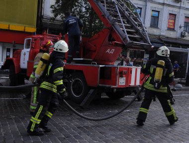 Kiev merkezinde Khreshchatyk ve Bogdan Khmelnitsky Caddesi köşesinde bir evde büyük ölçekli yangın, Haziran 20, 2017