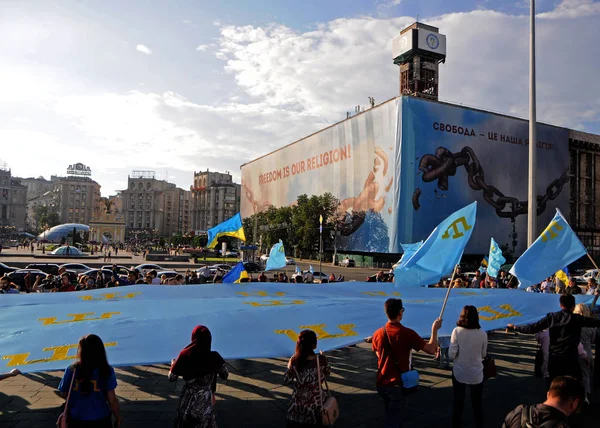 Deltagare Processionen Med Anledning Dagen För Krimtatariska Flaggan Centrum Kiev — Stockfoto