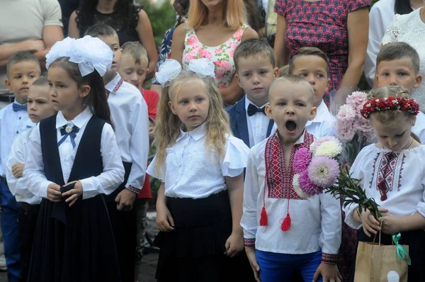 Primeiros Anos Durante Celebração Dia Conhecimento Uma Escola Kiev Setembro — Fotografia de Stock