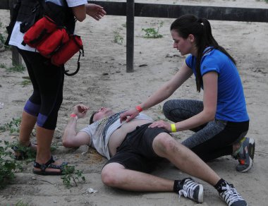 22 Temmuz 2017 'de Kiev' de yapılan beş kilometrelik engelli Legion Run yarışına katılanlar