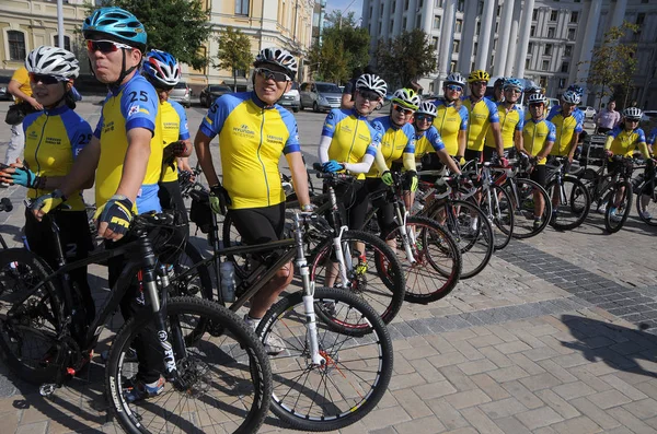 Uczestnicy Wyścigu Rowerowego Ukraina Korea Przyjaźń Przyjaźń Przyczepa Rowerowa Miastach — Zdjęcie stockowe