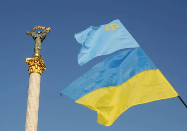 Ukrajna Zászlója Krími Tatár Zászló Beregini Hátterében Krími Tatár Zászló — Stock Fotó
