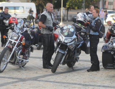 24 Temmuz 2020 'de Kiev' de Motosiklet Birliği Koşusu katılımcısı. Etkinlik kapsamında, katılımcılar Ukrayna Devlet Bayrağı ve Kırım Tatar bayrağını ülke genelinde taşıyacaklar.