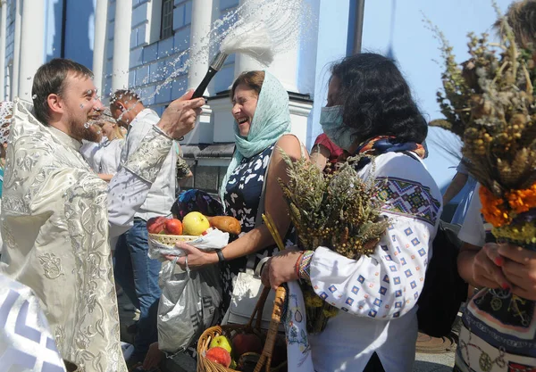 Прикрашення Фруктових Кошиків Під Час Святкування Спасителя Яблук Преображення Господнього — стокове фото