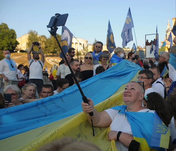 Deltagare Åtgärden Unitets Flagga Självständighetstorget Kiev Den Augusti 2020 — Stockfoto
