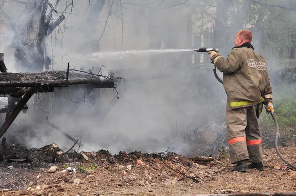 Bomberos Apagan Fuego — Foto de Stock