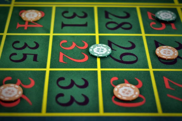 Gettoni Del Gioco Sono Sul Tavolo Del Casinò — Foto Stock