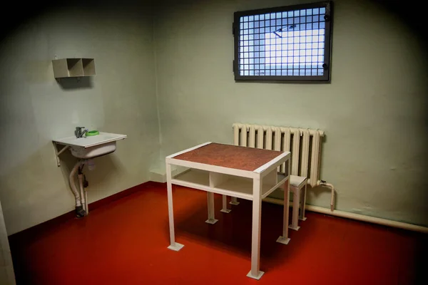 Rus hapishane hapishane hücresinde