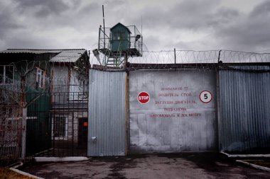 Barnaul, Rusya Federasyonu-Ekim 29, kadınların ceza kolonisi 11 2017.Prison kapısı