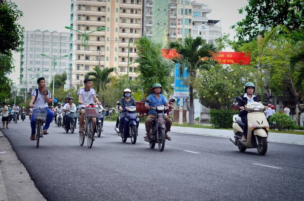 Nha Trang, Vietnam-3 Ekim 2018. Vietnam trafiği.