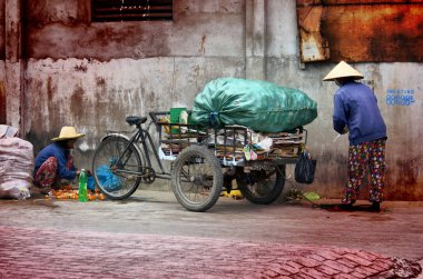 Ho Chi Minh city, Vietnam-Ekim 3, 2018.Vietnamese evsiz insanlar çöp toplamak