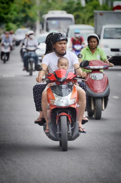 Nha Trang, Vietnam-3 Ekim 2018. Vietnam trafiği.