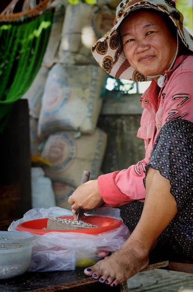 Ho Chi Minh city, Vietnam-Ekim 3, 2018.food Tüccarlar mallarını teklif