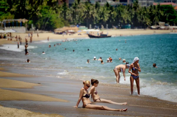 Nha Trang Vietnam Oktober 2018 Vacationers Staden Beach — Stockfoto