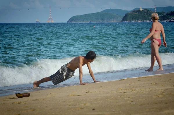 Nha Trang Vietnam Oktober 2018 Vacationers Staden Beach — Stockfoto