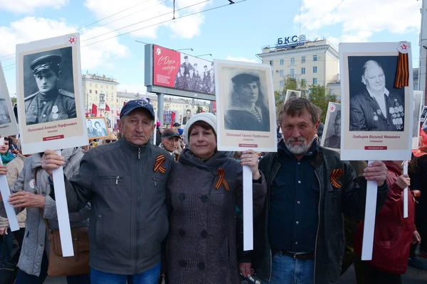 Барнаул Росія Травень 2018 Дія Безсмертний Полку День Перемоги — стокове фото