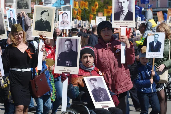 Барнаул Росія Травень 2018 Дія Безсмертний Полку День Перемоги — стокове фото