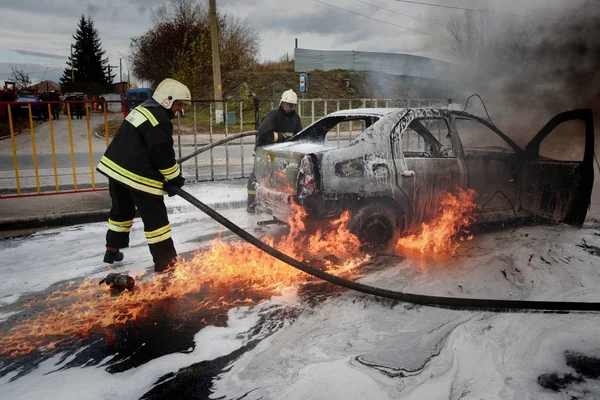 Barnaul Russia October 2018 Firefighters Extinguish Burning Car — Stock Photo, Image