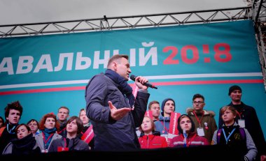 Novosibirsk, Rusya Federasyonu-Ekim 3, 2017.Politician Alexei Navalny bir muhalefet mitingi konuşuyor.
