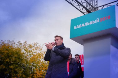 Novosibirsk, Rusya Federasyonu-Ekim 3, 2017.Politician Alexei Navalny bir muhalefet mitingi konuşuyor.
